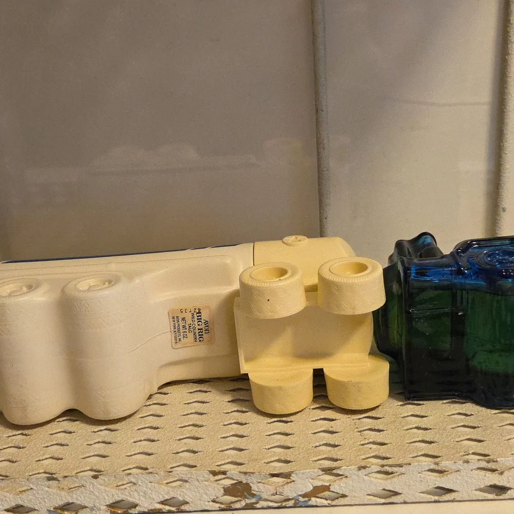 Vintage Avon Big Rig Wild Country After Shave Full Bottle Talc Container Empty